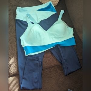 Work out leggings and sports bra